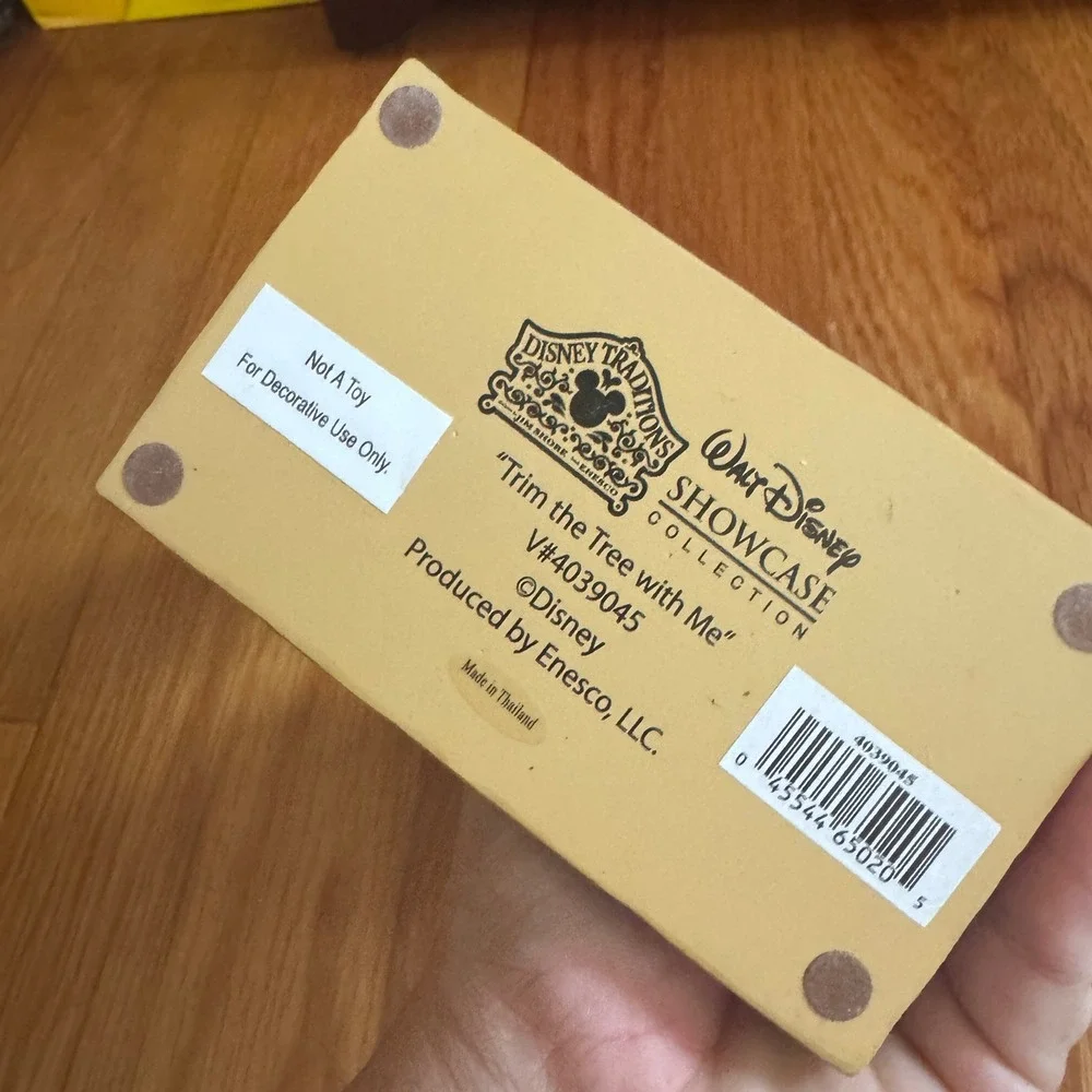 Jim Shore Disney Show Case Winnie the Pooh Trim the Tree with me Box